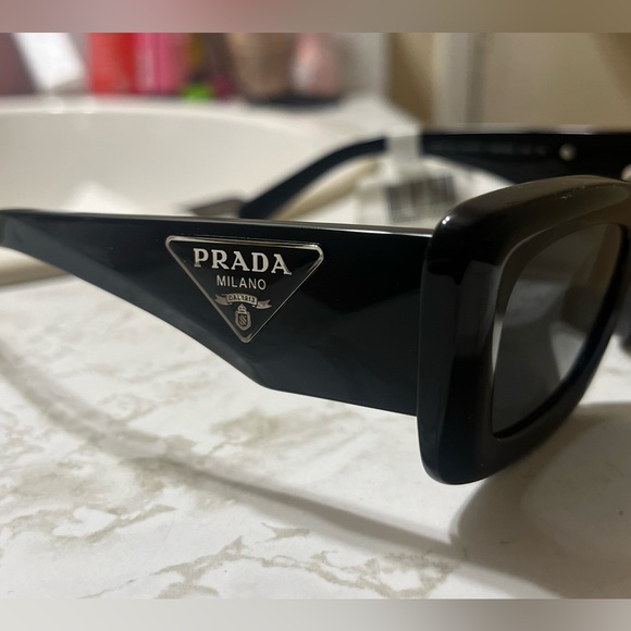 Black prada glasses - Picture 4 of 4